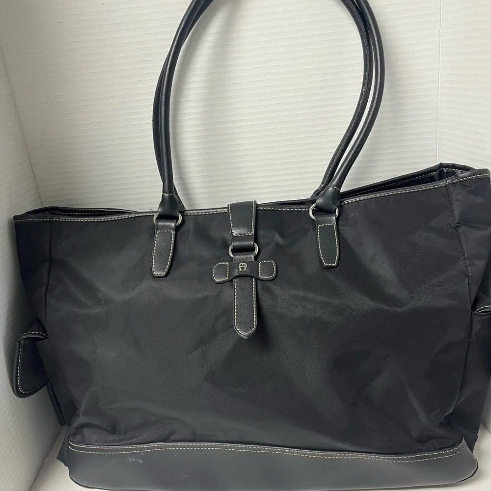 Black Nylon Etienne Aigner Diaper/Gym Tote Bag Vegan leather trim long handle Lg